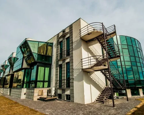 college_3790_27-16_03_Grigol-Robakidze-University-Campus